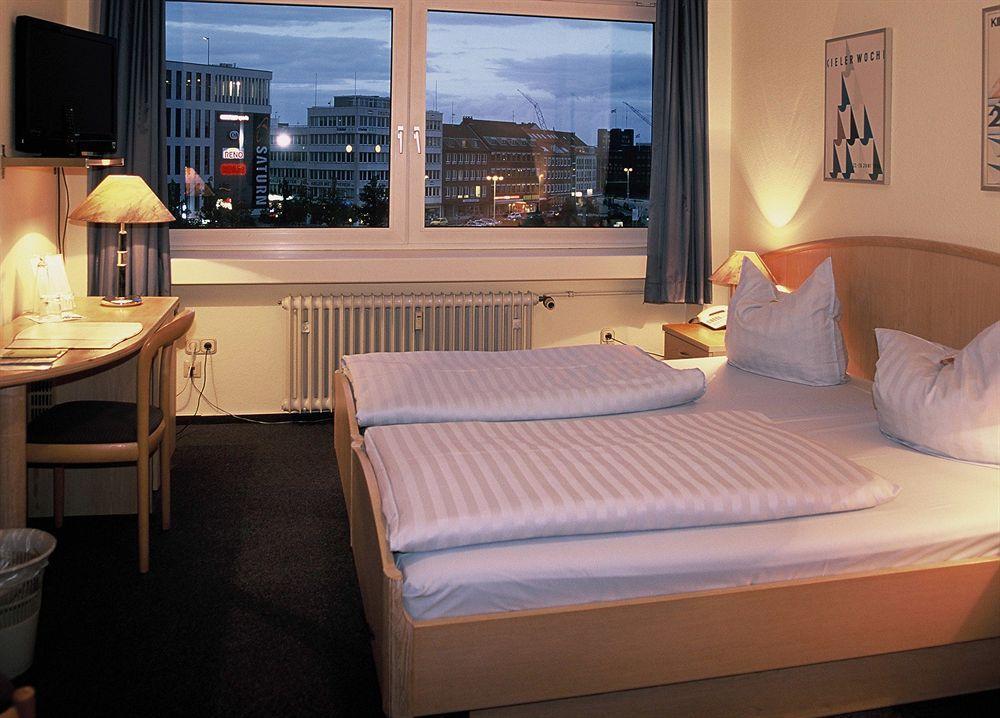 Hotel Am Schwedenkai Kiel Exterior photo